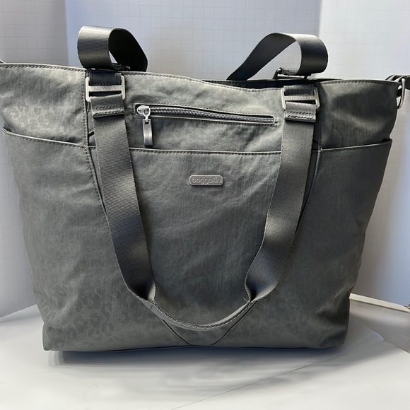 Baggallini Handbags - Baggallini Grey Tote